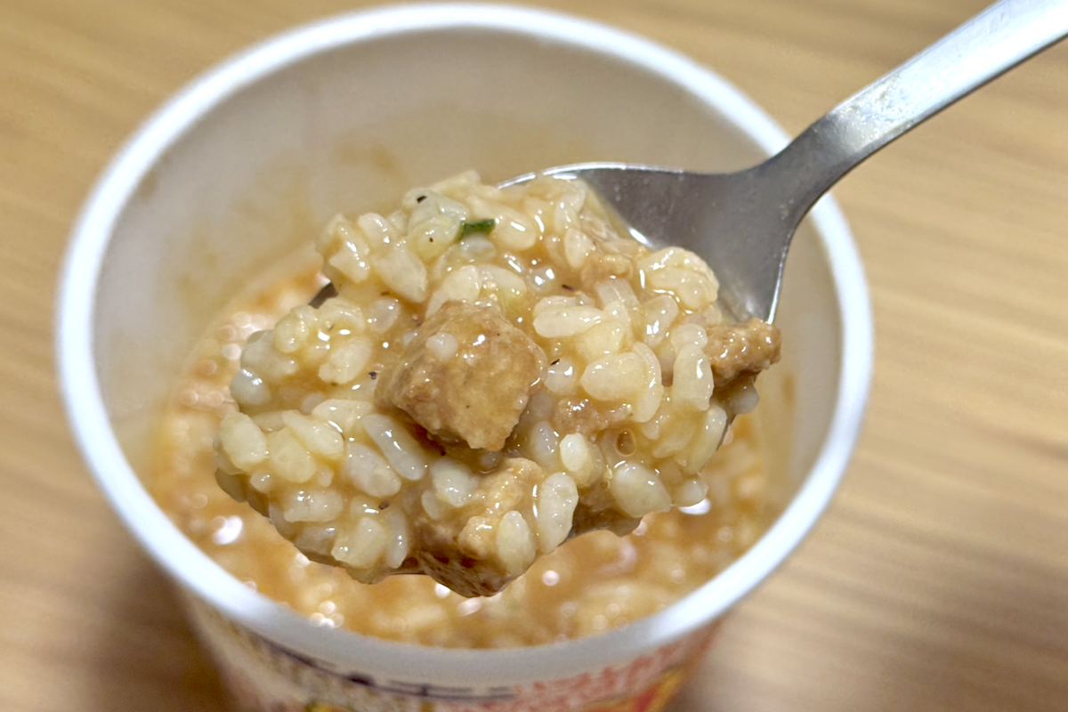 ASCII.jp：日清食品さん、ごめんなさい。自分は「完全メシ 謎肉丼」を