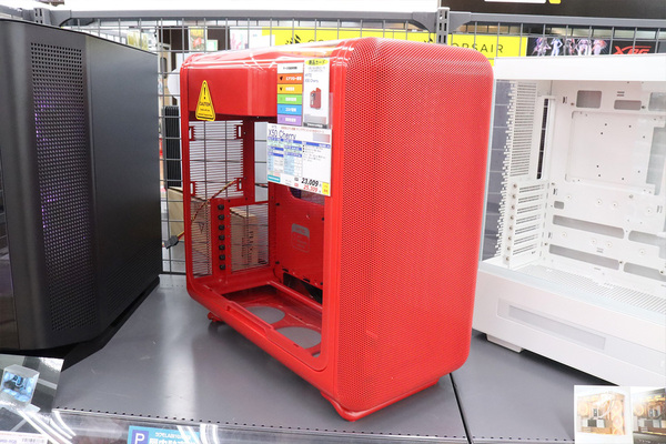 丸み、その徹底ぶりがすごい！ これは自作PCならではの個性を楽しむPC