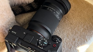 シグマのズームレンズは驚きの軽さと扱いやすさで猫撮り散歩がもっと楽しく快適に！