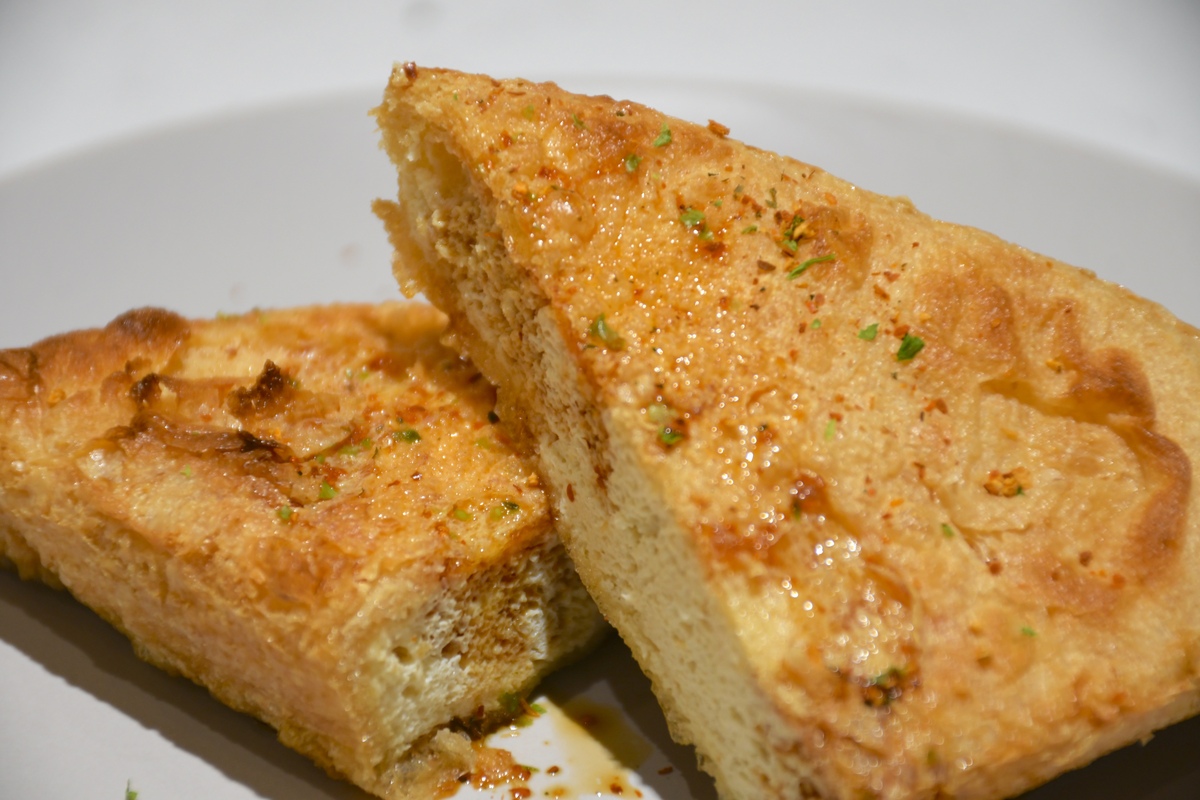 「宮城ふるさとプラザ」の人気商品4位「三角定義油揚げ」