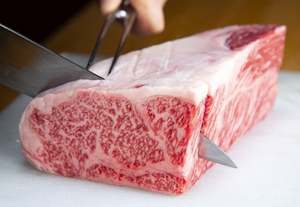 博多和牛のお肉が必ず当たる「おにくガチャ」も！絶対行きたい「うまかばい！博多和牛マルシェ in 博多駅」