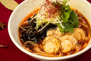 今年の圧倒的流行りフード「麻辣湯」、フォーで食べてもやっぱりウマい！