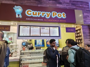 ラスベガスで珠玉のインドカレー　こりゃあ店も混むわけだ