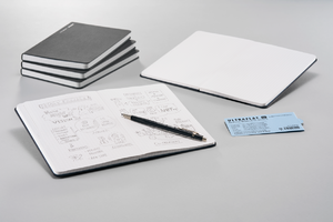 バタフライボード、一枚の紙のようにひらけるノート「ULTRAFLAT 13”」先行販売開始