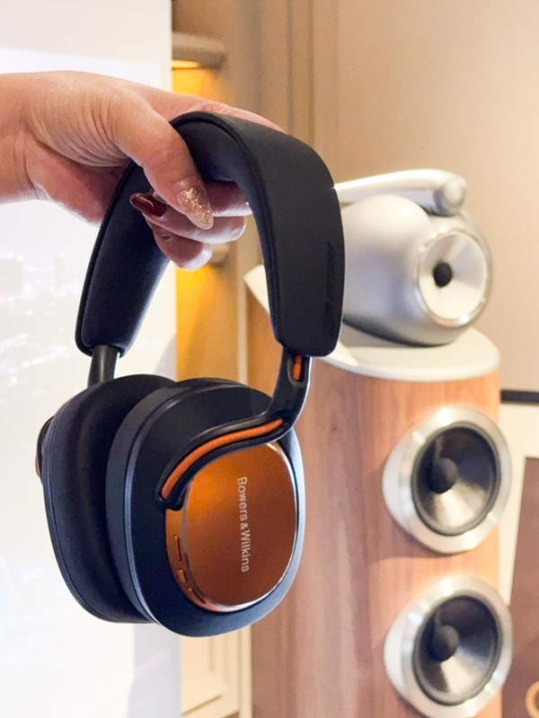 B&Wとマクラーレンがコラボした日本限定1000台の高級ヘッドホン「Px8