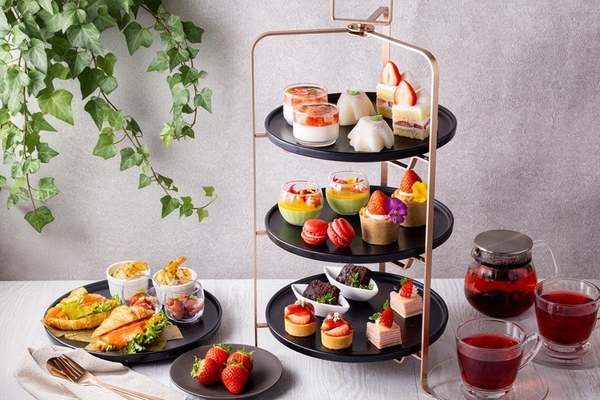 いちごスイーツ10種が楽しめるアフタヌーンティー♡いろいろな食べ方でいちごを堪能！