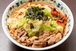 北海道産越冬キャベツをナムルに！  「らー麺 シャカリキ」で韓流グルメとオーション麺が対決⁉ クッキング！