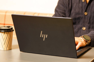 「HP EliteBook X G1i 14 AI PC」を使ってみたら最高だった！ カフェやコワーキングスペースでネット接続も書類作成も超スムーズだ