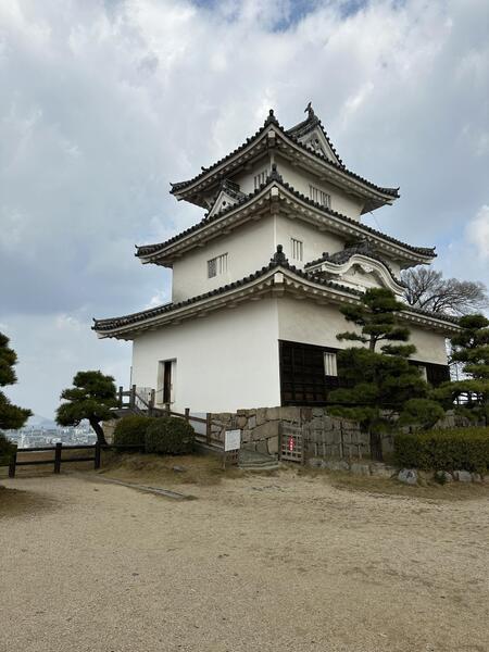 「戦国LOVEWalker2026」の付録「現存12天守カレンダー」にも登場する『丸亀城』を歩いてみた