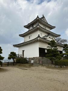 「戦国LOVEWalker2026」の付録「現存12天守カレンダー」にも登場する『丸亀城』を歩いてみた