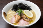 冬の味覚カキと鶏の旨味がスプラッシュ！  仙台「麺屋 真」が生んだミルキーなカキ白湯