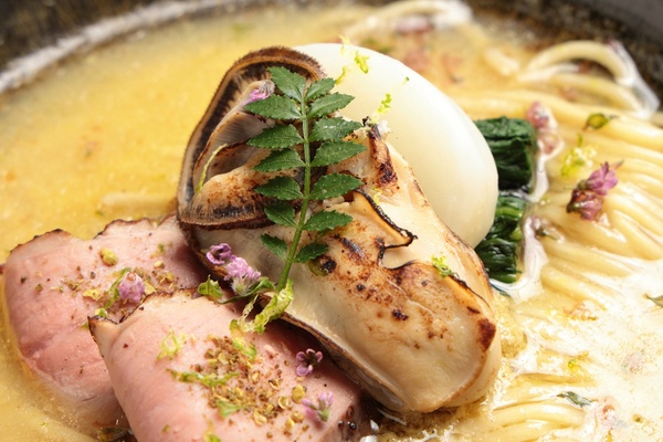 旬の京野菜や鴨のチャーシューが彩りを添える