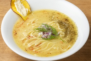 長期熟成で甘味アップの茨城産・紅あずま使用！ 「ラーメンいづる」のサツマイモラーメンでほっこり♪ クッキング！