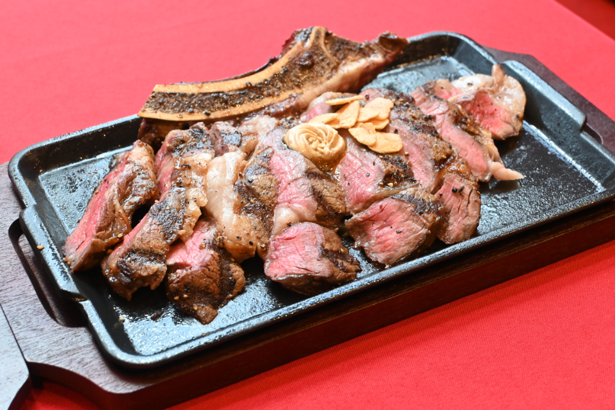 ASCII.jp：いきなりステーキに革新！ 新店舗は「焼き台なし」で“人に