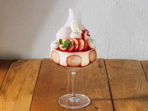 シマエナガがちょこんとのった新作パルフェが全方位かわいくて滅♡【道央自動車道  千歳ICから約2km】