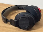 【2025年マイベストガジェット】重低音に連動して本体がブルブル震えるヘッドフォン！ Skullcandy「Crusher PLYR 720」