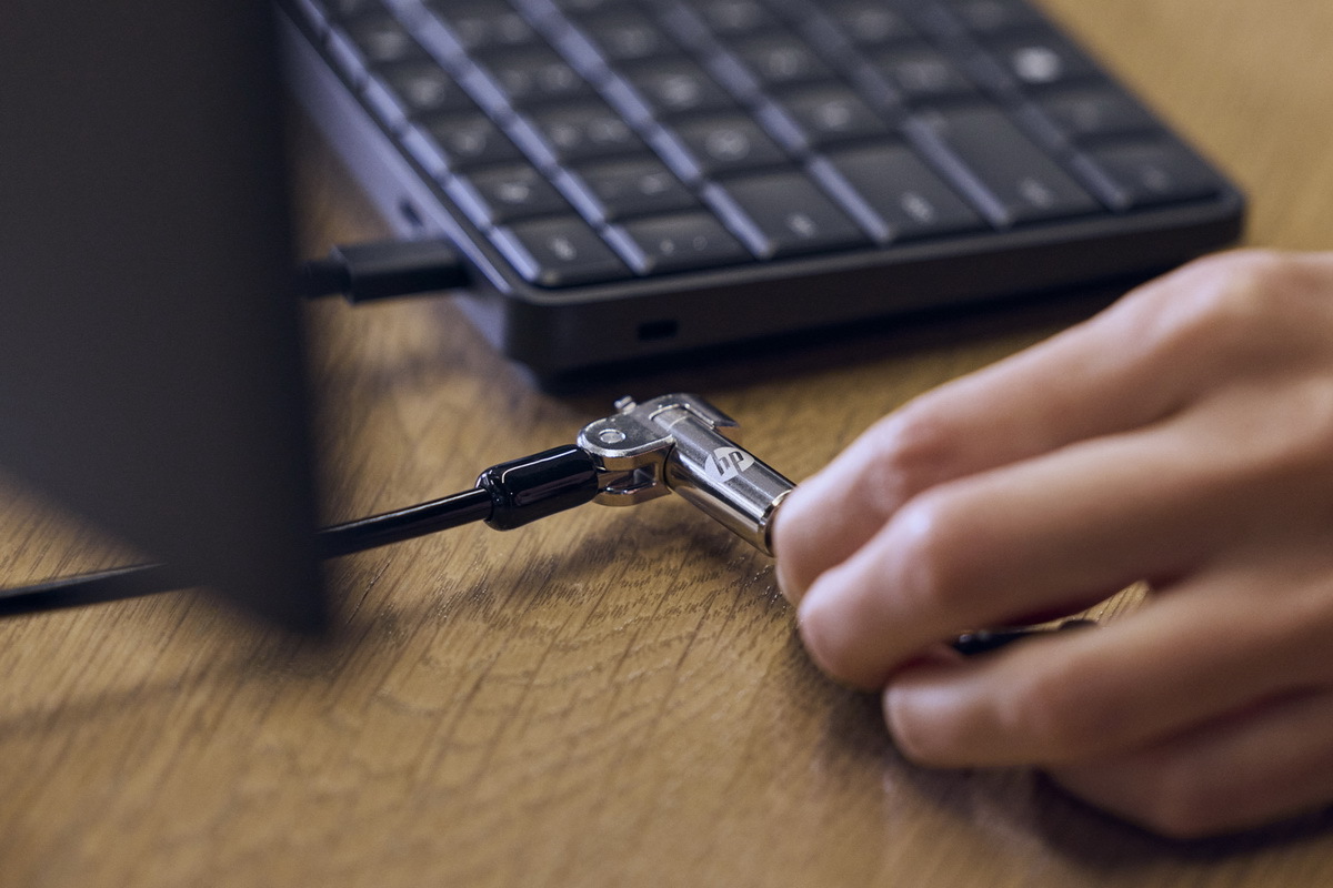 HPがキーボード内蔵型AI PC「HP EliteBoard G1a」発表