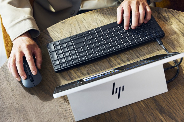 HPがキーボード内蔵型AI PC「HP EliteBoard G1a」発表