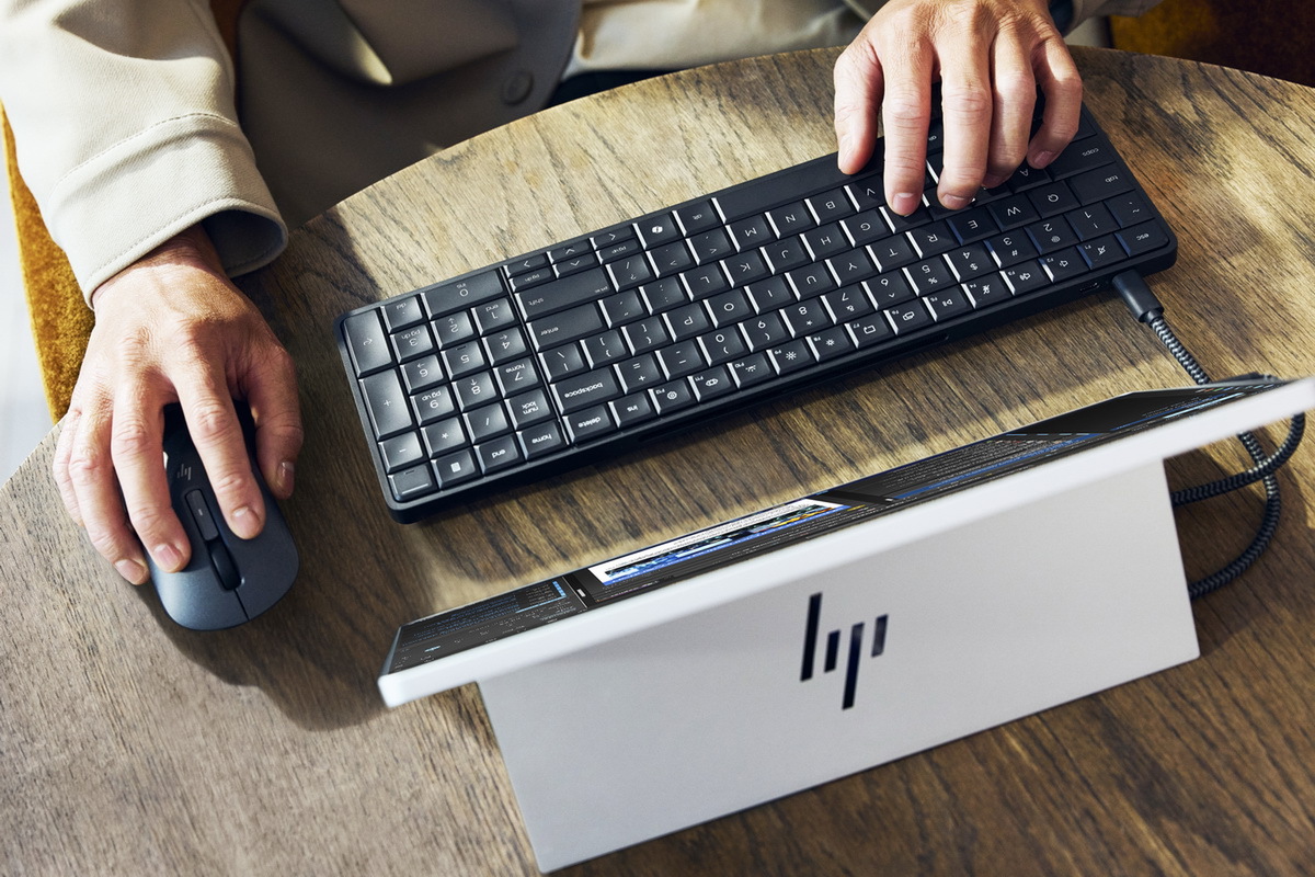 HPがキーボード内蔵型AI PC「HP EliteBoard G1a」発表