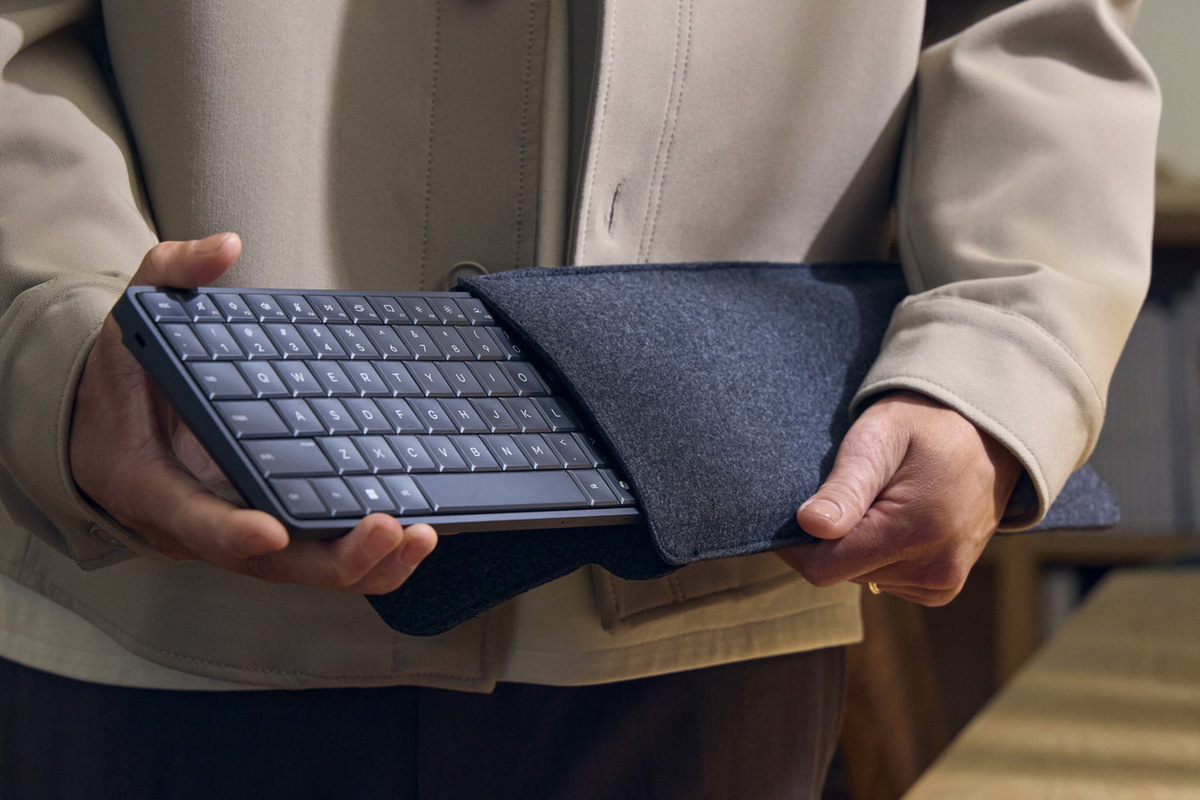 HPがキーボード内蔵型AI PC「HP EliteBoard G1a」発表