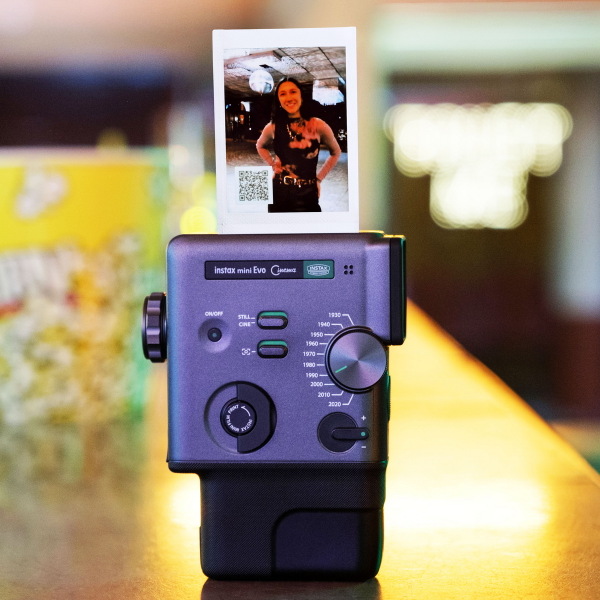 「instax mini Evo Cinema」発表