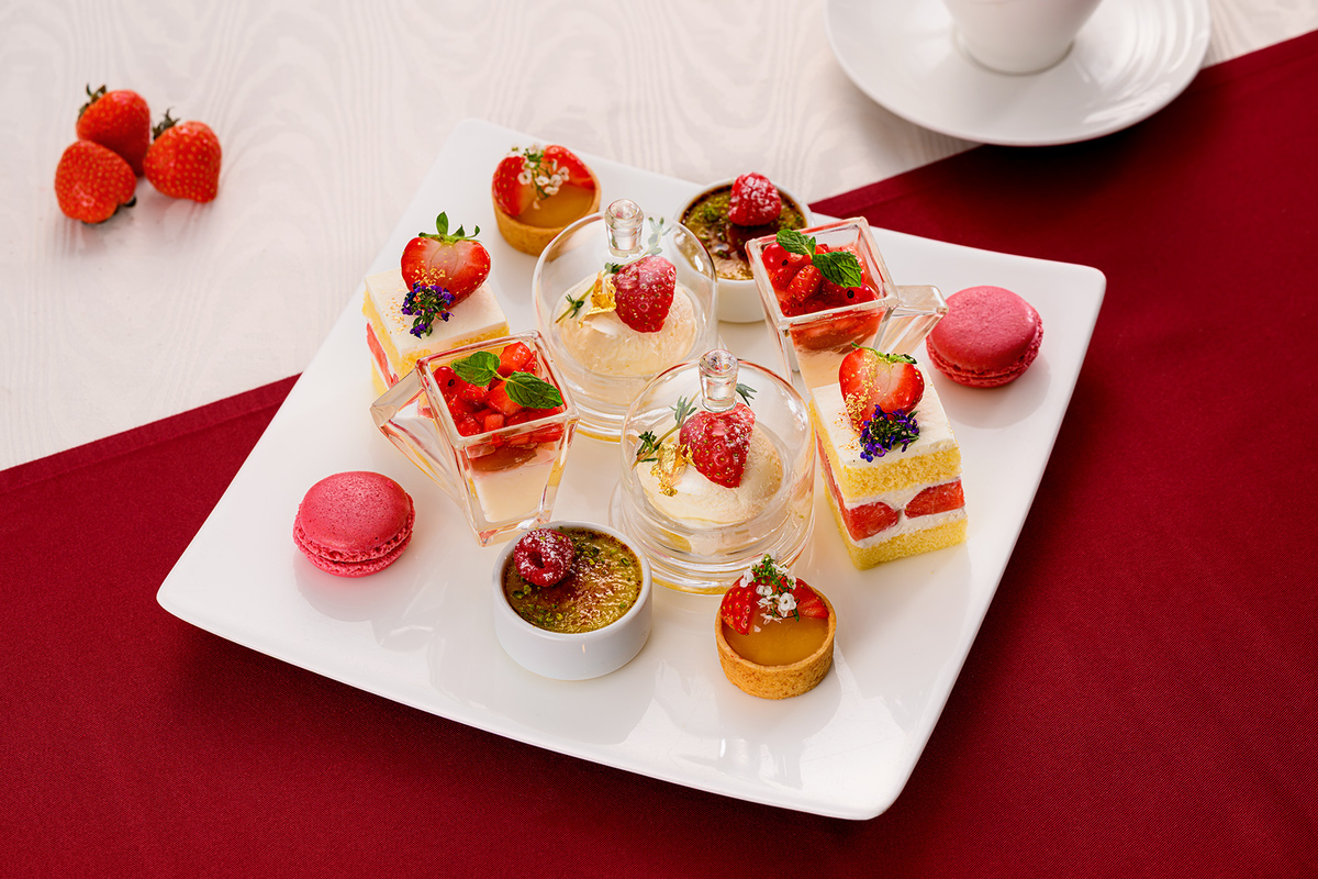 丸ノ内ホテルの「ポム・ダダン アフタヌーンティー －苺を味わう甘美なひととき－」