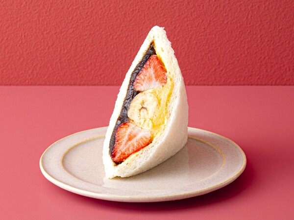 「サンドイッチハウス メルヘン」の「珈琲あんのいちごバナナカスター」