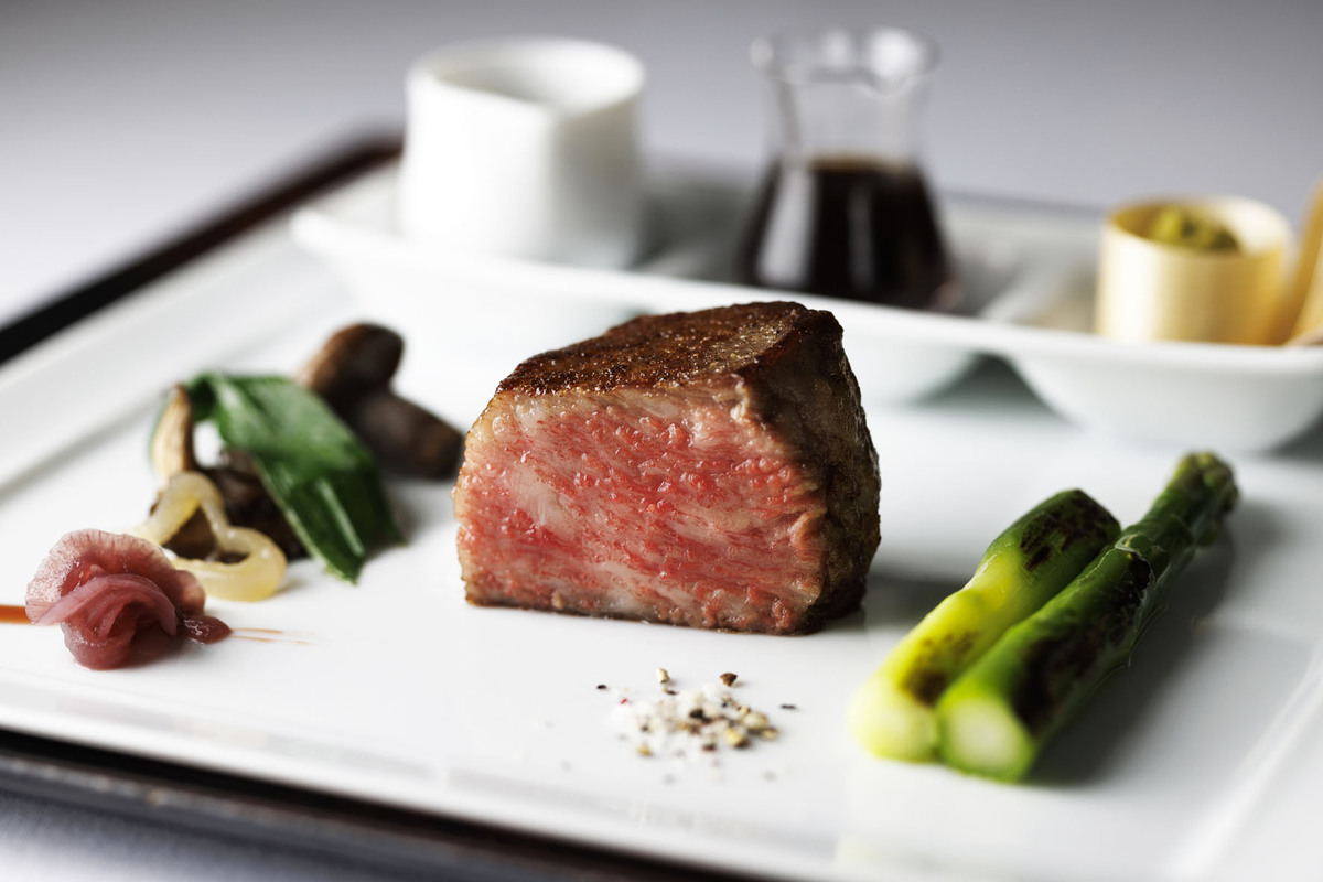 東京ステーションホテルのコース「ヌーベルキュイジーヌ ジャポネフレンチ デギュスタシオン」の一品