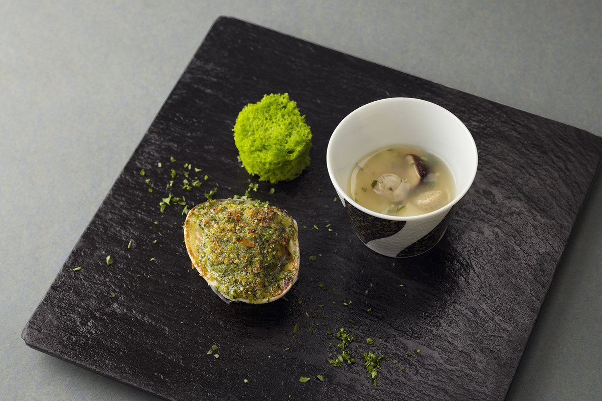 東京ステーションホテルのコース「ヌーベルキュイジーヌ ジャポネフレンチ デギュスタシオン」の一品