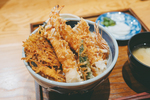丸の内の特等席「天婦羅いやさか」でミシュランの味を1,000円台で！ 「揚げたて海老天丼」ランチ が絶品過ぎ