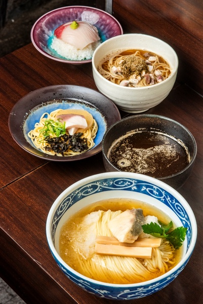 「冬の味覚・寒鰤づくしそば」(2500円)
