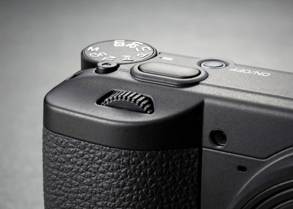 「GRIV Monochrome」発売