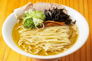 冬に旨味蓄えるカキのエキスたっぷり！ 鶴岡市「めん処 鶴つる」が贈る、ポタージュ系ラーメン フォトさんぽ＠保土ケ谷区