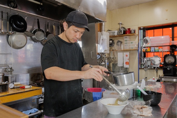 「カキの魅力を引き出すラーメンを考えました」と小野寺さん