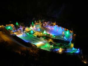 筆舌に尽くしがたい美しさ…！氷と光で彩られた「氷瀑まつり」がまるで別世界