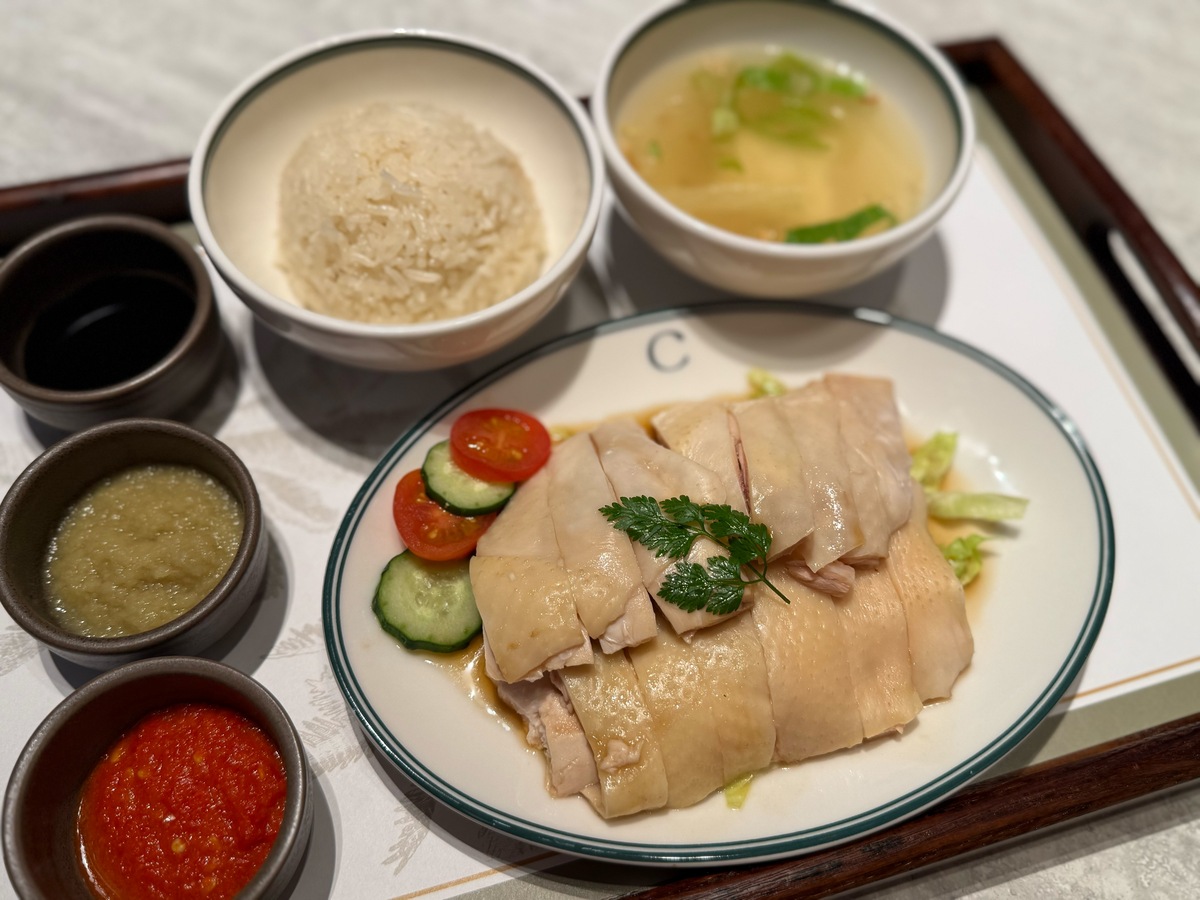 「CHATTERBOX CAFÉ 丸の内店」の「マンダリンチキンライス」