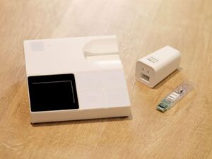【3/3展示】血液・唾液・尿などのサンプルから多様なバイオマーカーを約10分で定量測定、手のひらサイズの検査キット「GLEIA」