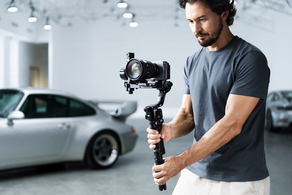 プロ用カメラ・スタビライザー「DJI RS5」発表