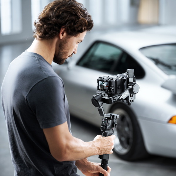 プロ用カメラ・スタビライザー「DJI RS5」発表