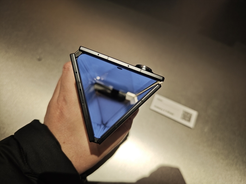 広げれば10インチ超え！ 「Galaxy Z TriFold」が提示するPC不要の未来