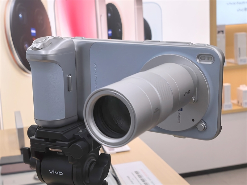 スマホ」の域を超えた200倍望遠の世界。究極のカメラフォン「vivo X300