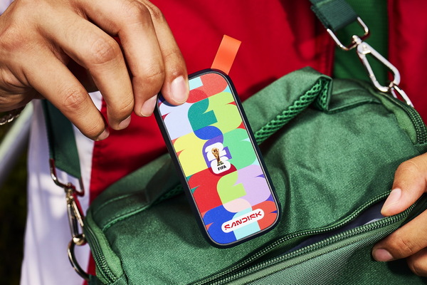 サンディスクは「FIFAワールドカップ26」公式ライセンス製品