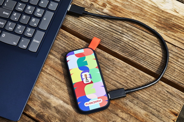 サンディスクは「FIFAワールドカップ26」公式ライセンス製品