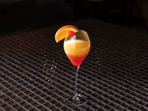 美術鑑賞のあとは、展覧会をイメージしたカクテルを。大人の優雅な休日の過ごし方