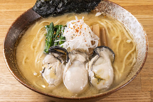 プリプリで濃密な広島県産のカキを堪能！東京・亀戸「DURAMENTEI」で土手鍋風の味噌ラーメンが限定登場 フォトさんぽ＠保土ケ谷区