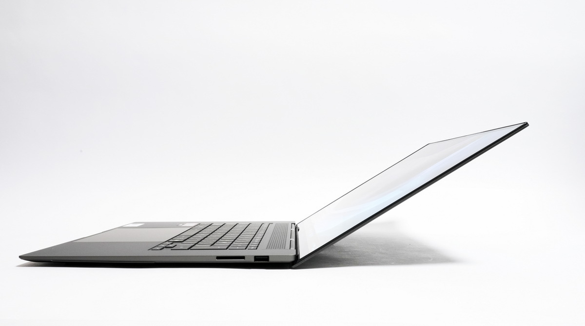 「AMD Ryzen AI 400」搭載「Zenbook S16」（UM5606GA）実機レビュー