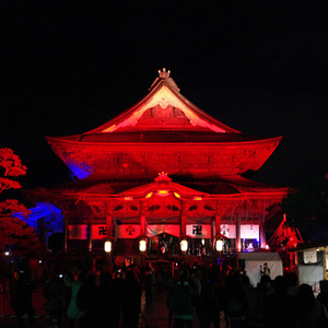 幻想的な参道を歩いて輝く善光寺に参拝しよう「第23回長野灯明まつり」【上信越自動車道 長野ICから約10.5km】