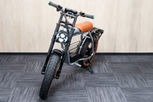 めっちゃカッコいい！バイク型電動キックボードが乗ってみた過ぎる！