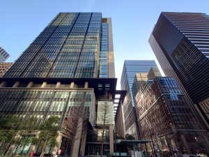 丸の内の正統派超高層ビルの足元には地下ダンジョンの極楽が潜んでいた…！「丸の内永楽ビルディング」 