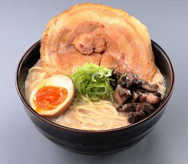 「さつま知覧どりの炭火焼き濃厚鶏白湯」
